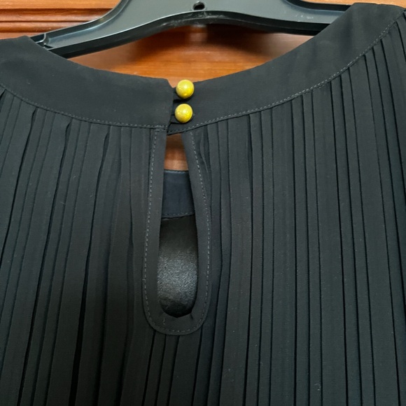 Dear Creatures size S black pleated mini-dress - Picture 3 of 3